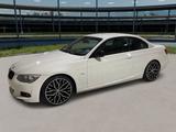 BMW 320i Cabrio E93+M-Paket+Leder+19 Zoll+Navi+SHZ++ - BMW: E32