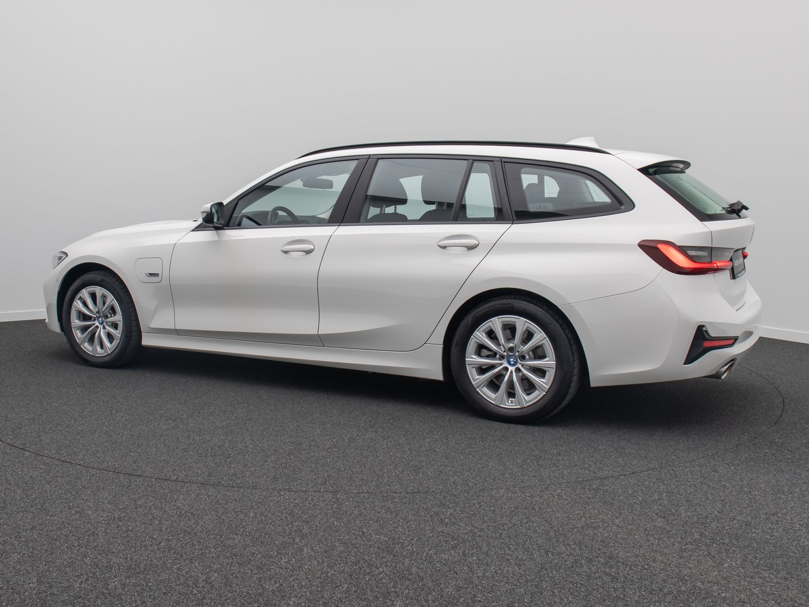 Fahrzeugabbildung BMW 320e  DAB CockPitPro Alarm Geschwindigkeitsreg