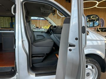 Volkswagen T5 *CAMPER*KÜCHE*BETT(aufklappbar)*ESSTISCH*AHK*