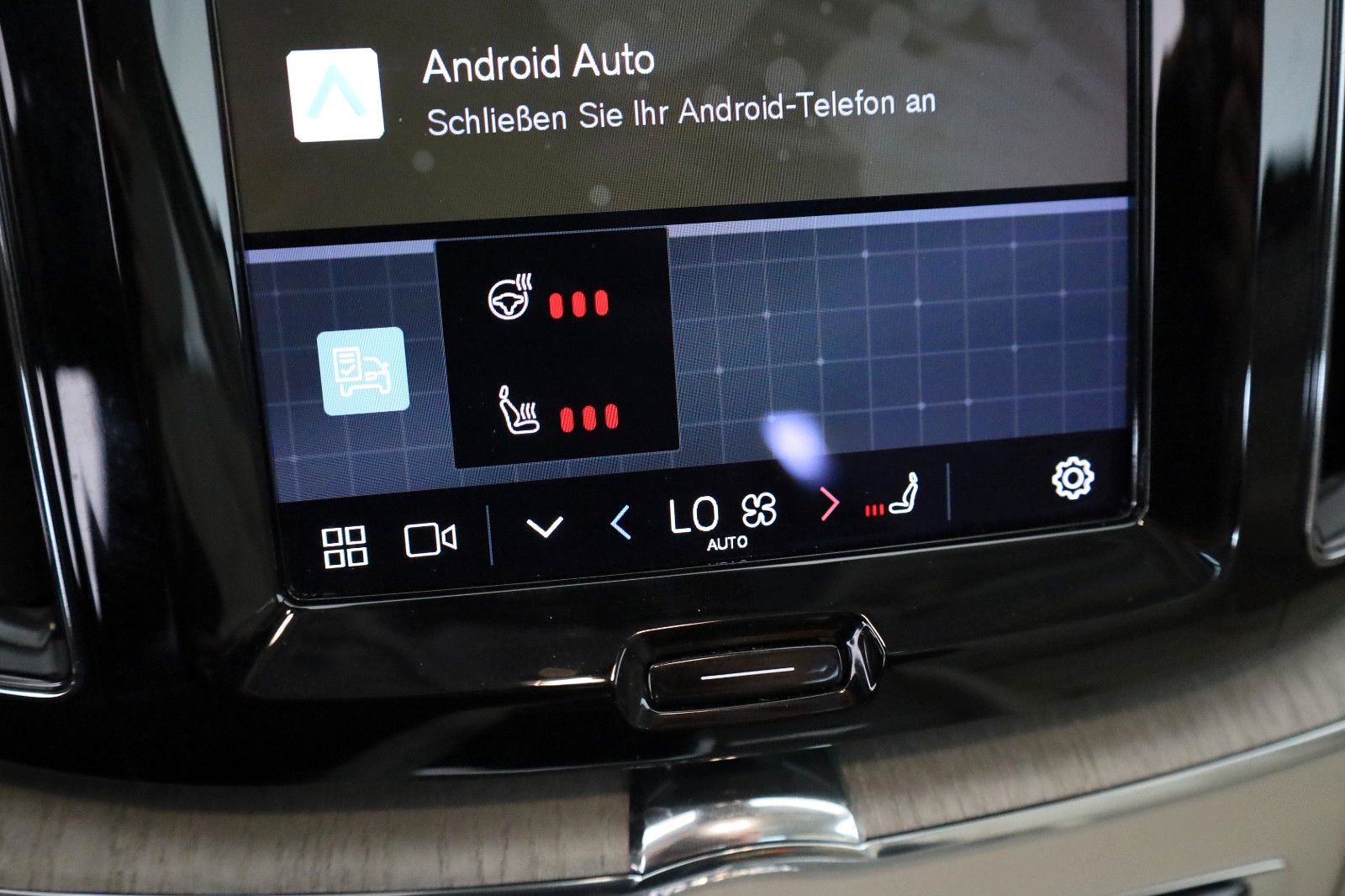 Fahrzeugabbildung Volvo XC60 AWD Plus Dark Leder,LED,Panorama,360° Cam