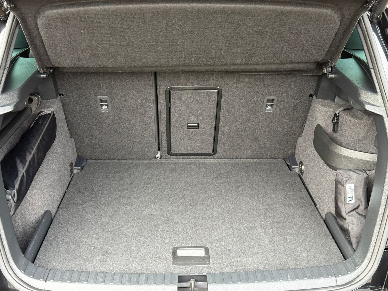 Fahrzeugabbildung SKODA Karoq Sportline 2.0 TSI  4x4 PANO ACC