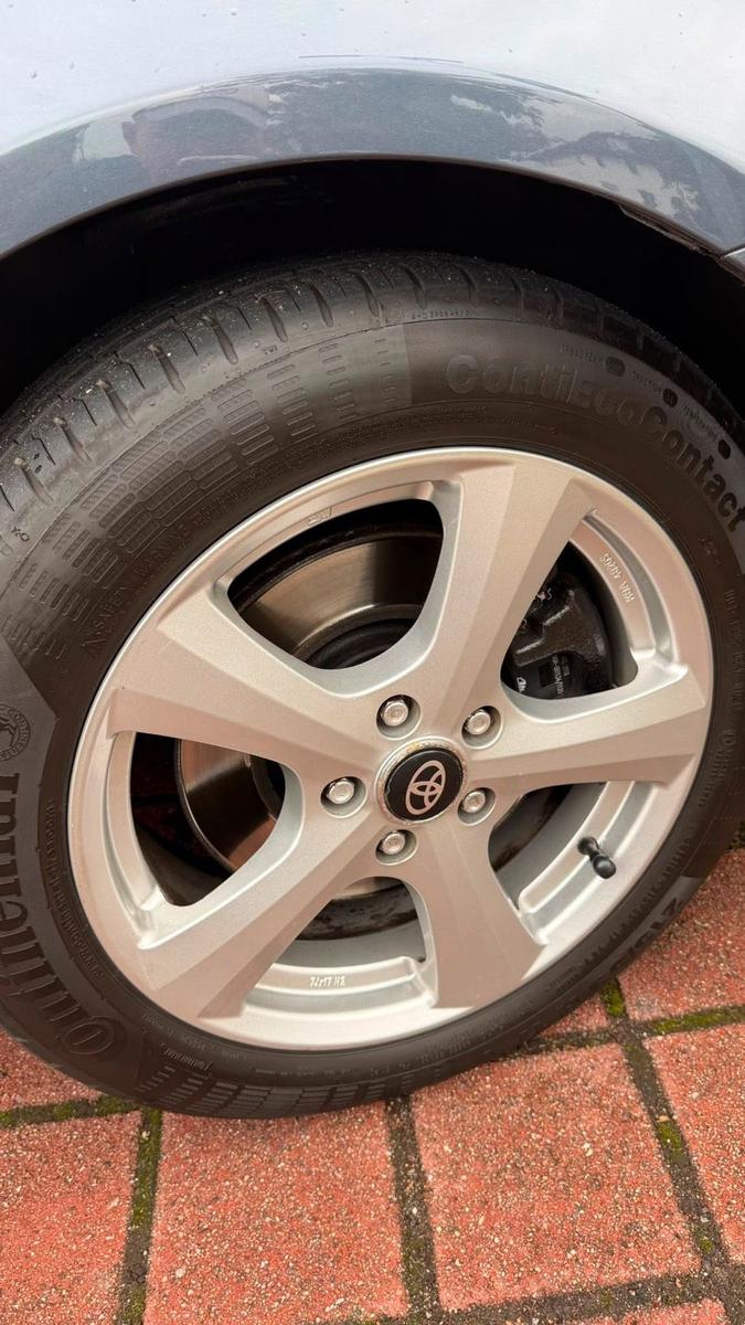 Toyota Avensis 2011 — photo 10