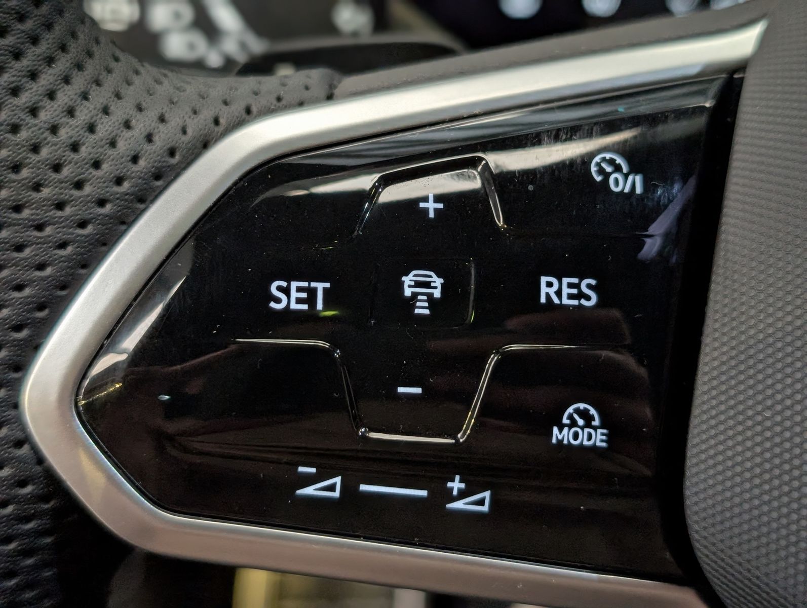 Fahrzeugabbildung Volkswagen Touareg 3.0 TDI 4M R-Line Komfort-Paket UPE 111T