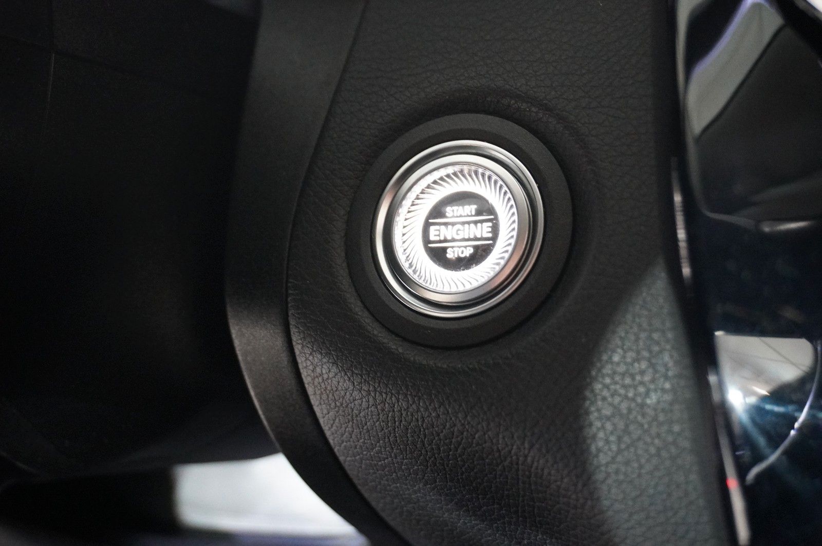 Fahrzeugabbildung Mercedes-Benz C 200D T BUSINESS NAVI/LED/KAMERA/SH/BURMESTER