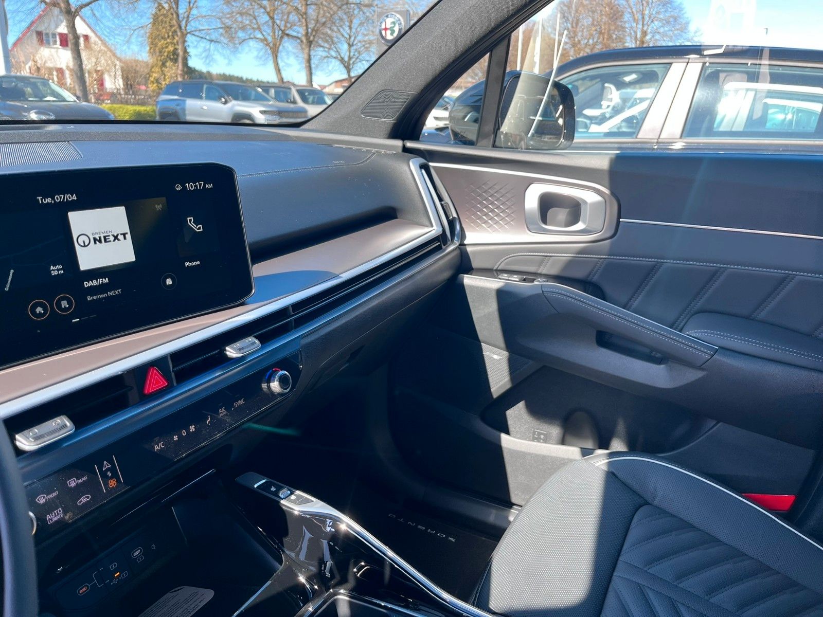 Fahrzeugabbildung Kia Sorento Platinum 4WD 7-Sitzer Pano Leder uvm.