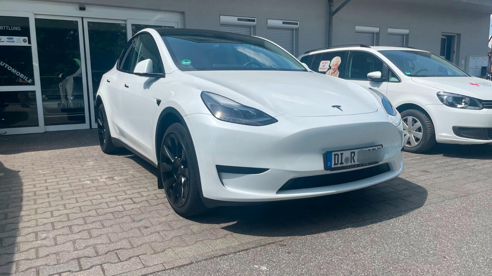 Tesla Model Y Basis RWD