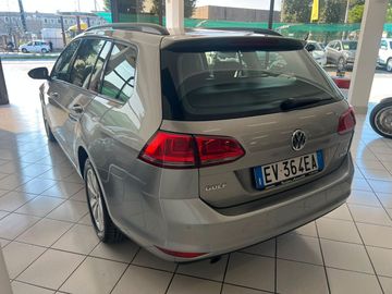 Volkswagen Golf - 6