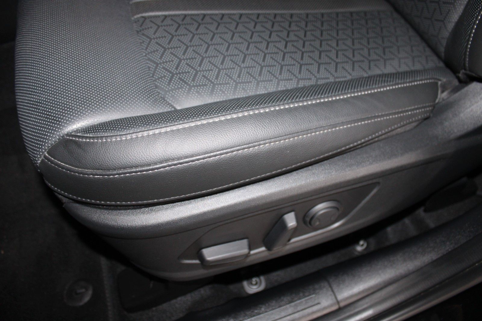 Fahrzeugabbildung Kia Sorento 2.2 CRDi AWD Aut. Spirit LED CAM Leder