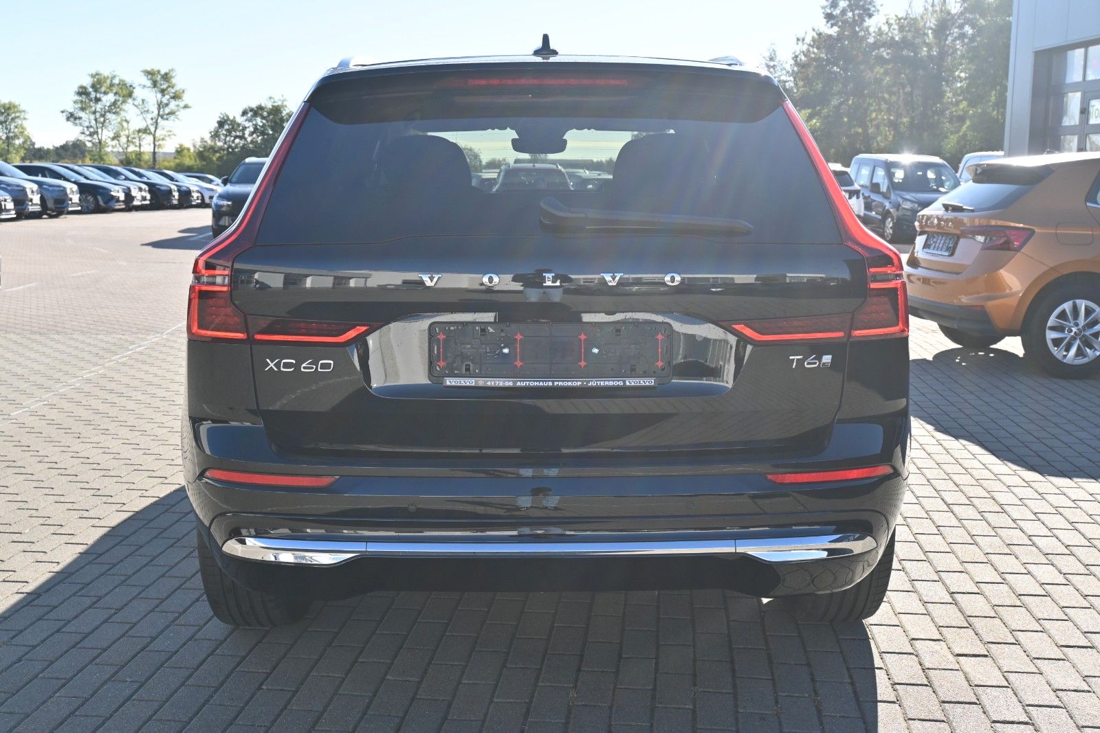 Fahrzeugabbildung Volvo XC60 T6 Plug-in Hybrid AWD Plus Bright*360°*ACC