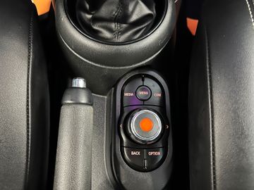 MYAUTOCENTER – Gebraucht- und Jahreswagen mit Werkstattservice in Pfaffenhofen MINI ONE Mini 3-trg. *2. Hand*Klima*SHZ*Bluetooth*LED