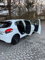 Peugeot 208 1.6 Active BlueHDi 100 STOP & START Active - Peugeot 208: Von Privat
