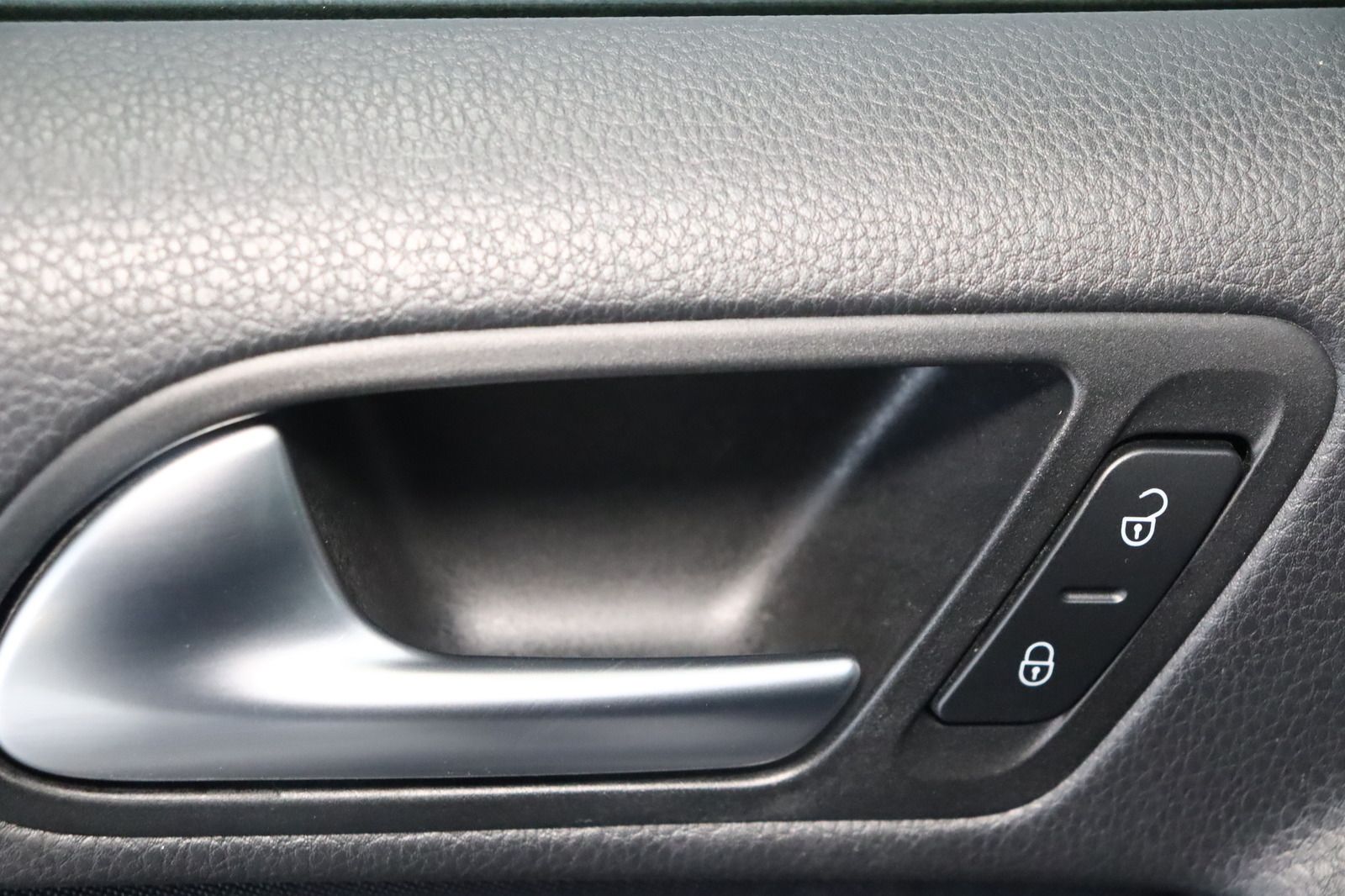 Fahrzeugabbildung Volkswagen Tiguan 1.4 TSI * HU/AU 09.2027