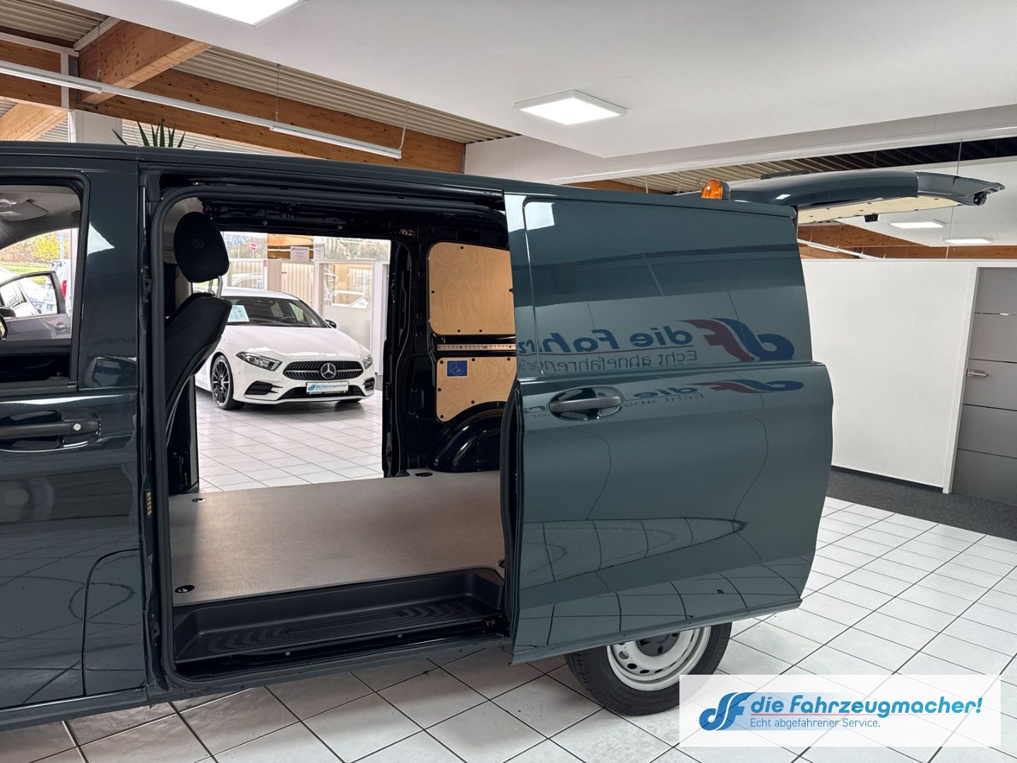 Fahrzeugabbildung Mercedes-Benz Vito Kasten 114 CDI FWD kompakt LED Blendfreies
