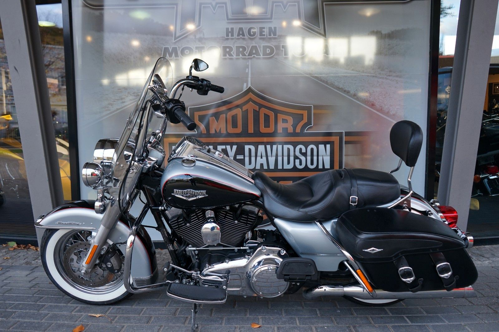 Fahrzeugabbildung Harley-Davidson Road King Classic mit Jekill & Hyde, Ape Lenker