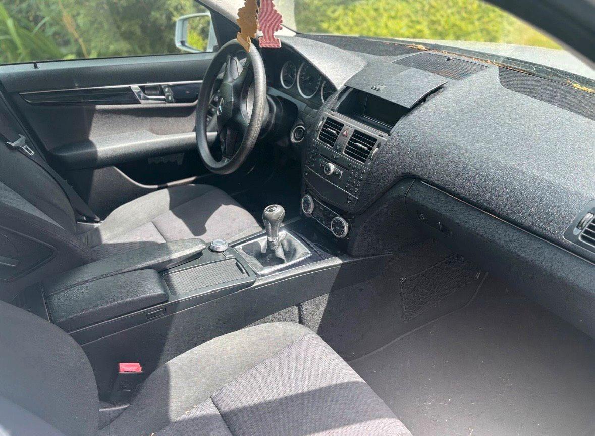 Mercedes-Benz C200 2010 — photo 8