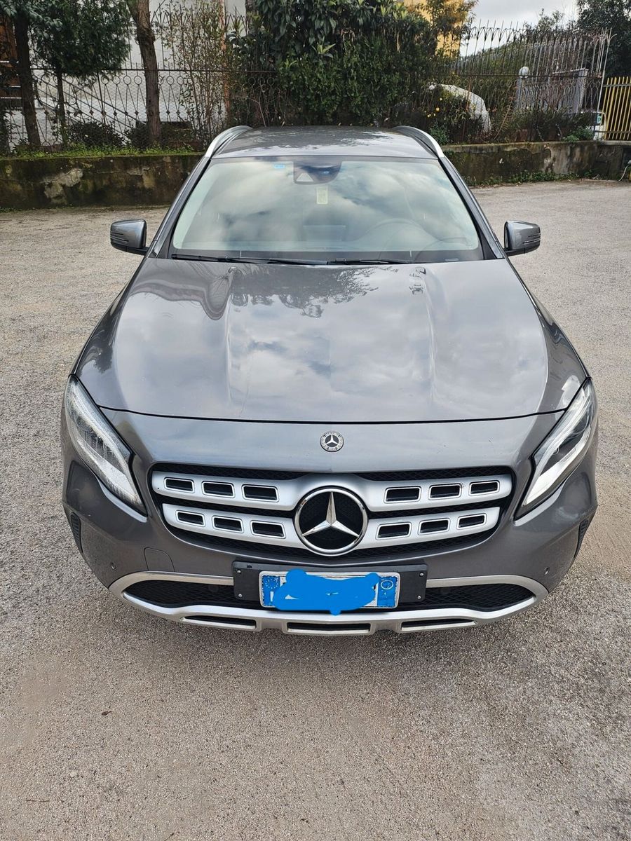 MERCEDES-BENZ GLA 200