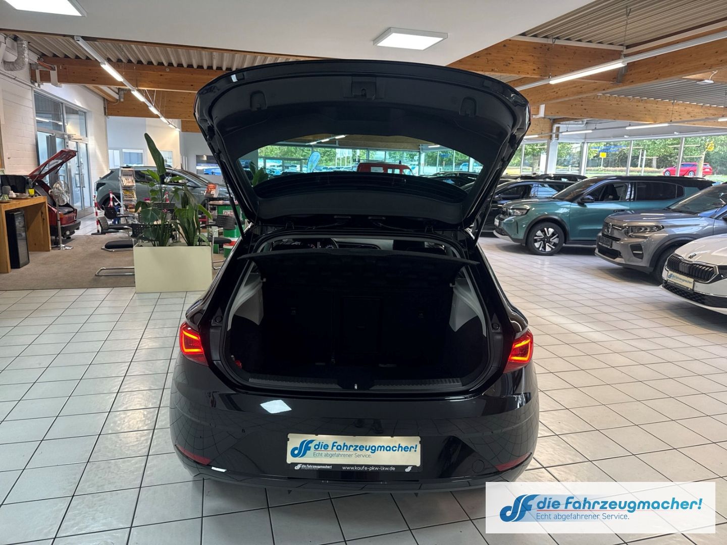 Fahrzeugabbildung SEAT Leon Ecomotive Style Navi LED Sperrdiff. Mehrzon
