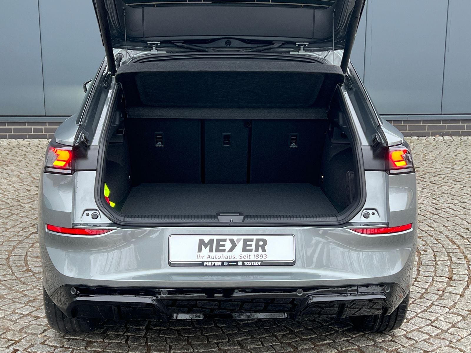 Fahrzeugabbildung Volkswagen T-Roc R-Line 1.5 eTSI DSG *Neues Modell, AHK, Bl