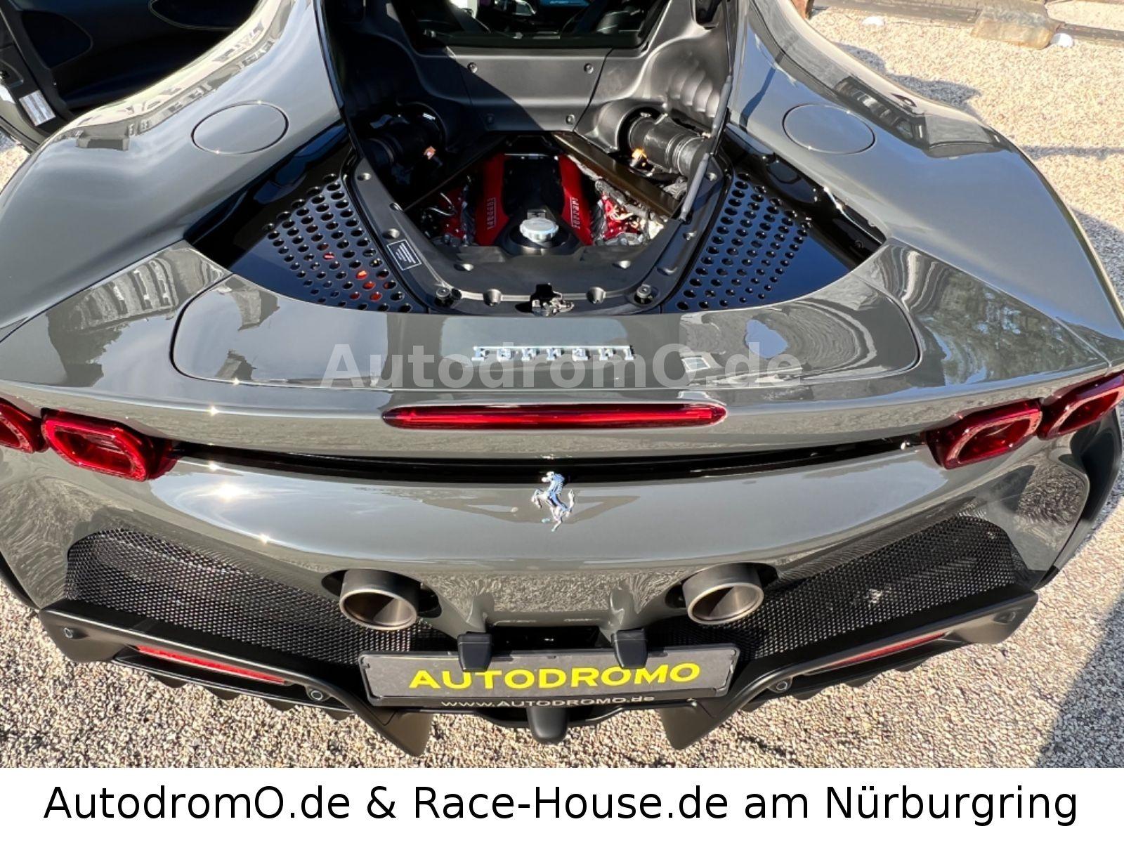 Ferrari SF90 Grigio Scuro Carbonsitze Liftsystem MwSt.