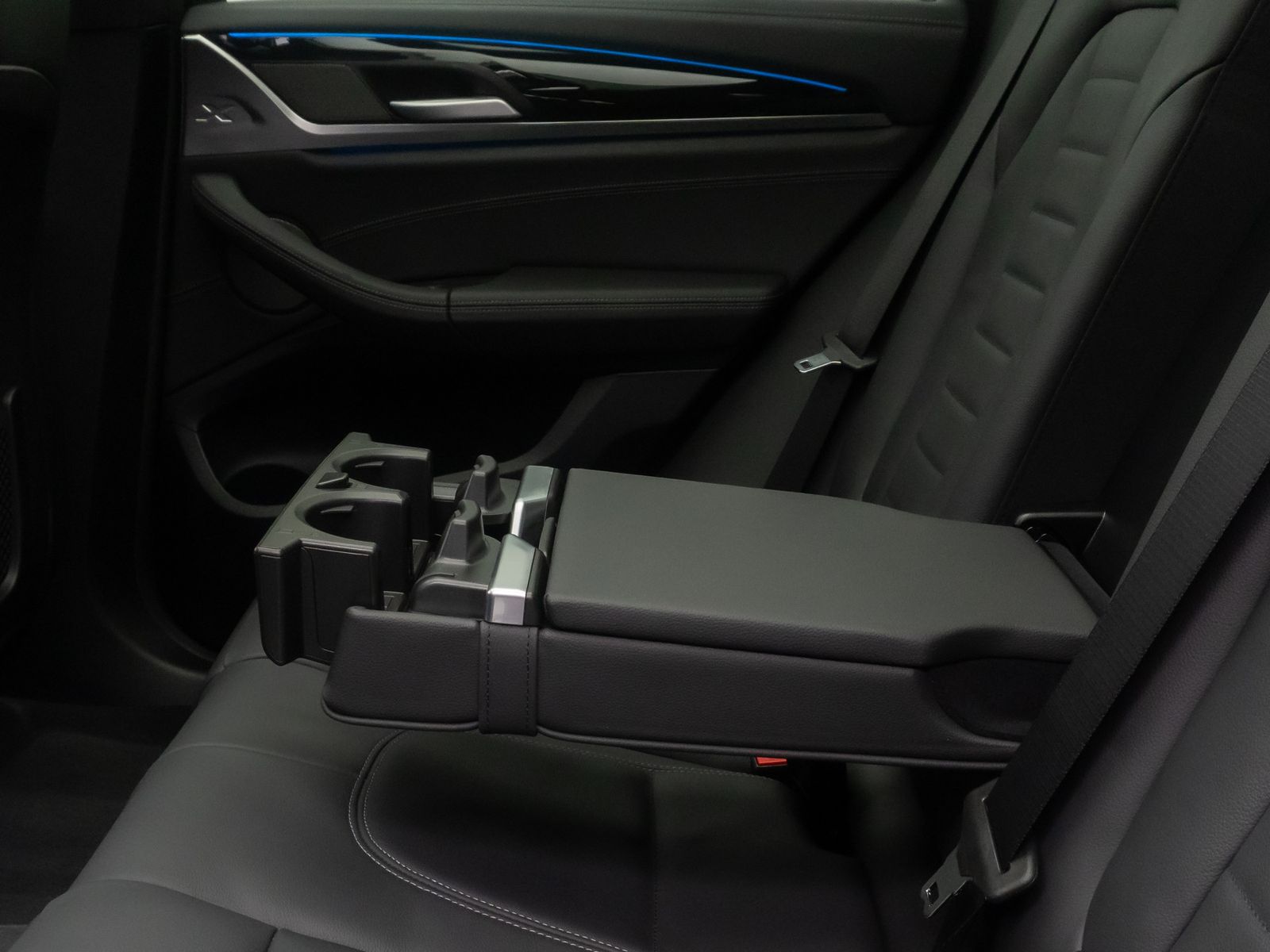 Fahrzeugabbildung BMW iX3 IMPRESSIVE AKH Alarm 360°HUD DAB Panoram 20"