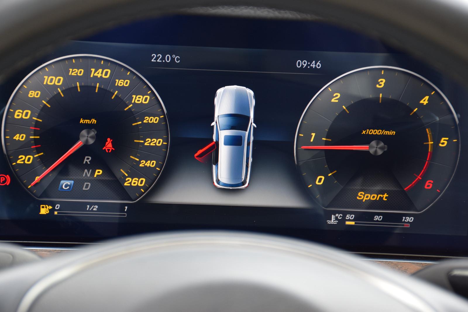 Mercedes-Benz E 220 d T-Modell Avantgarde LED KAMERA AHK SHZ