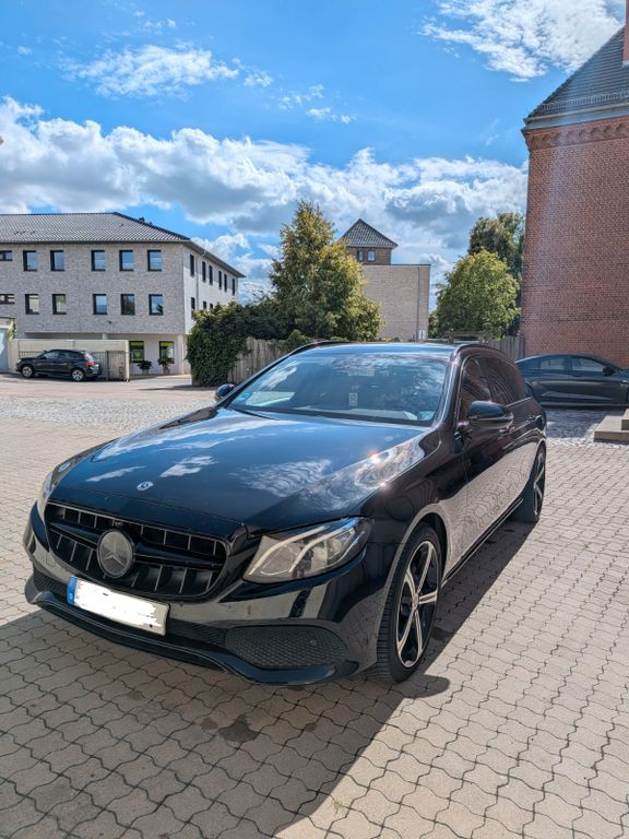 Image of Mercedes-Benz E 220