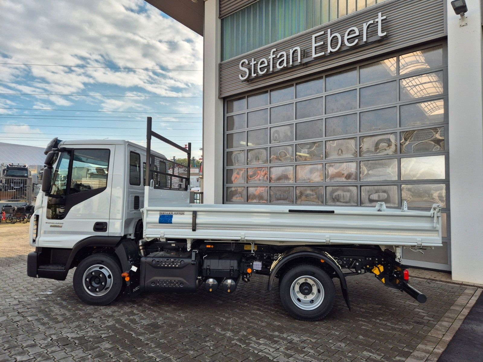Fahrzeugabbildung Iveco Eurocargo ML80E21 Meiller 2x AHK 3 Sitze Klima