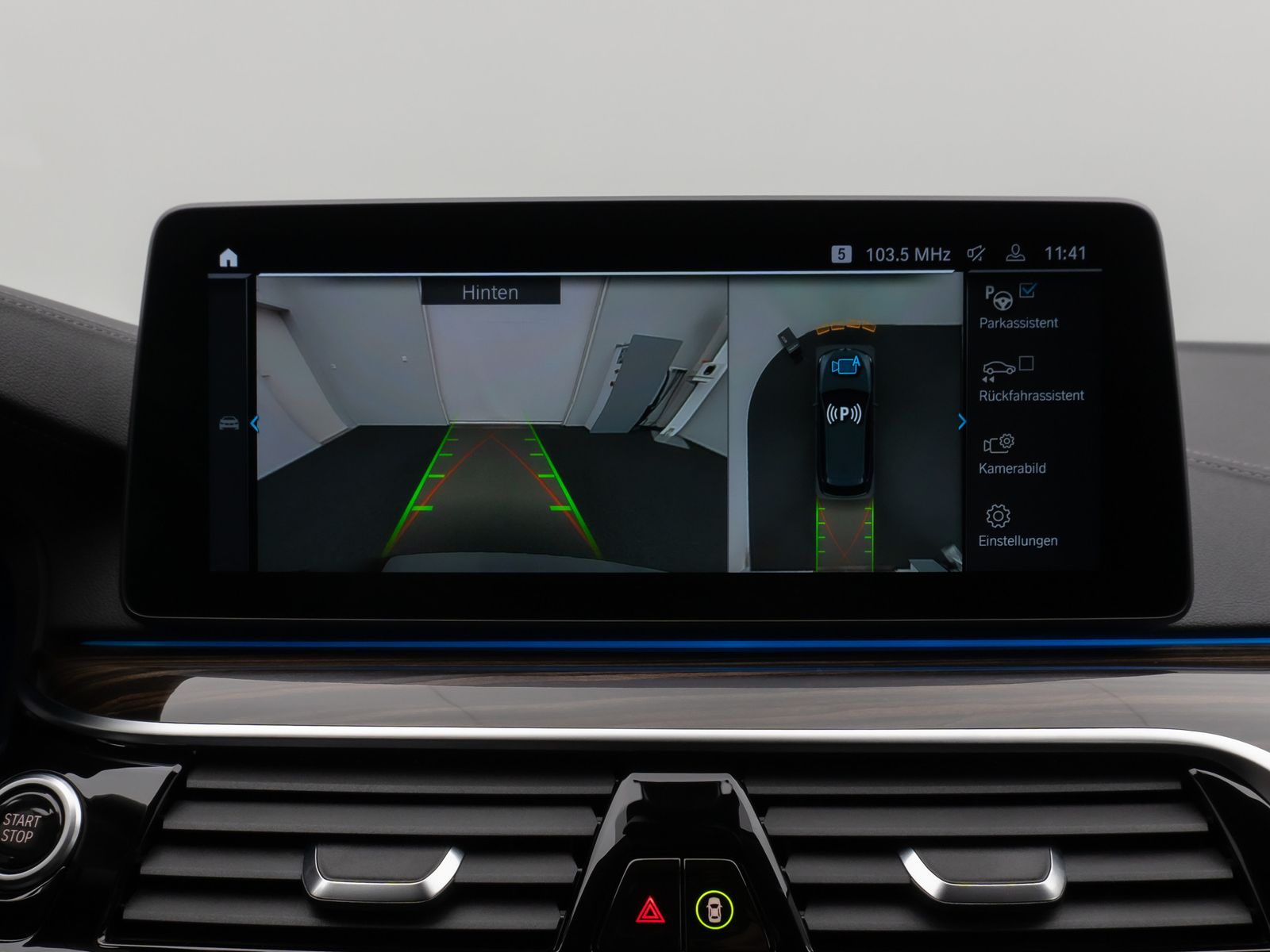 Fahrzeugabbildung BMW 530e xD LuxuryLine 360°Laser HUD DAB H/K ACC AHK