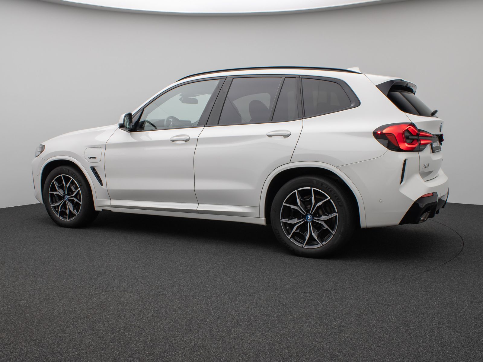 Fahrzeugabbildung BMW X3 xD30e M Sport Kamera DAB HiFi Fernlichtassist