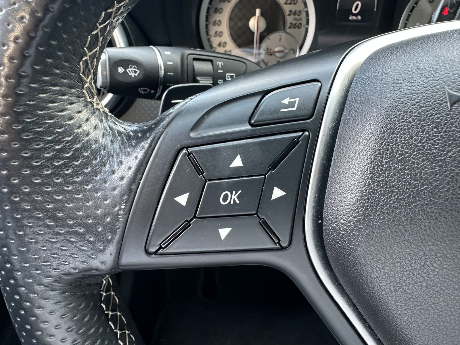 Fahrzeugabbildung Mercedes-Benz A 200 CDI Urban DCT NAV+XEN+SHZ+PANO+TEMPOMAT