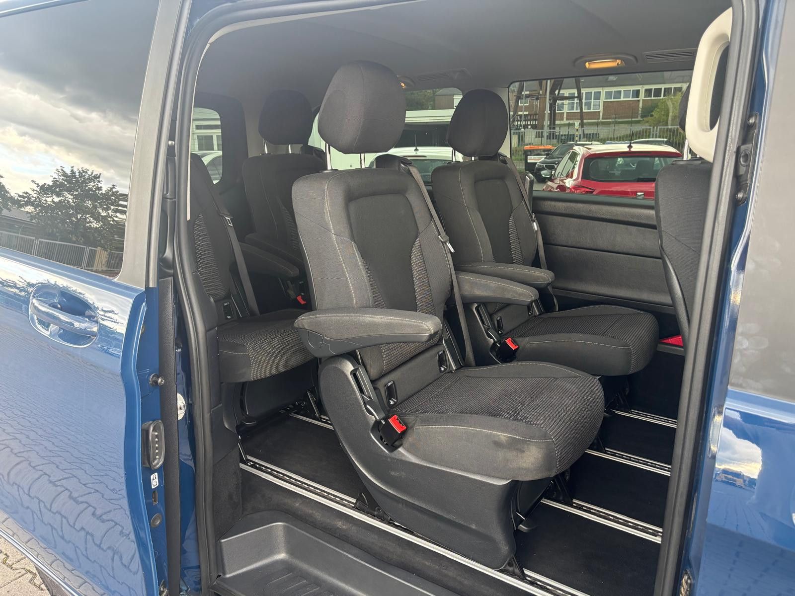 Fahrzeugabbildung Mercedes-Benz V 220 d LANG-AHK-NAV-PDC-SHZ-APP-TEMP.-DAB