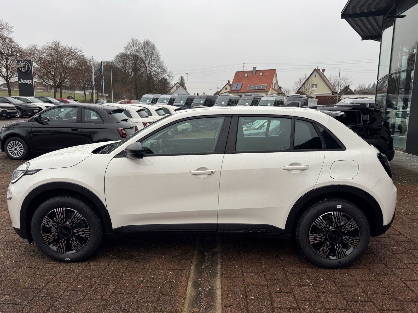 Fahrzeugabbildung Fiat 600 1.2 BUSINESS EDITION NAVI SITZHEIZUNG KLIMA