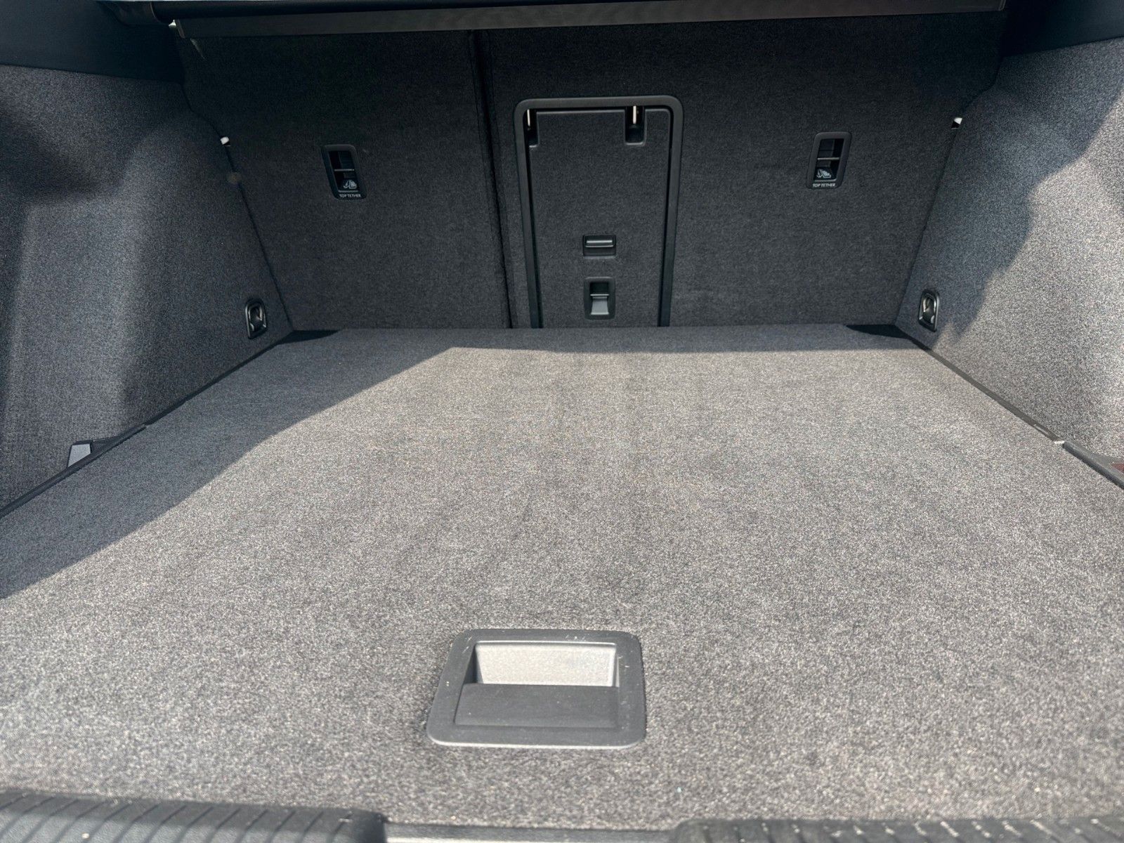 Fahrzeugabbildung Volkswagen Golf VIII Variant R 4Motion 2.0 TSI