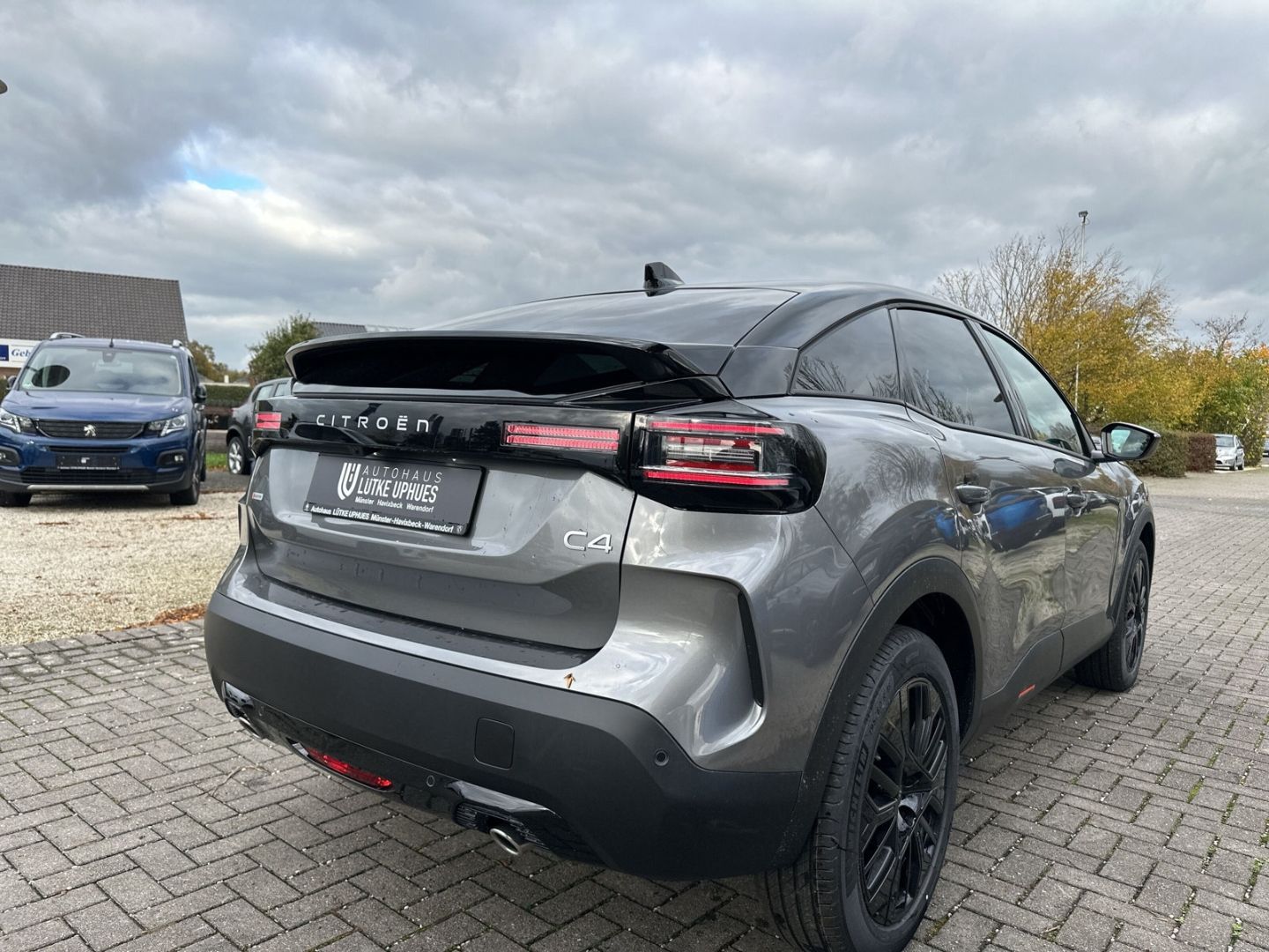 Fahrzeugabbildung Citroën C4 Collection Hybrid 145 Navi CarPlay