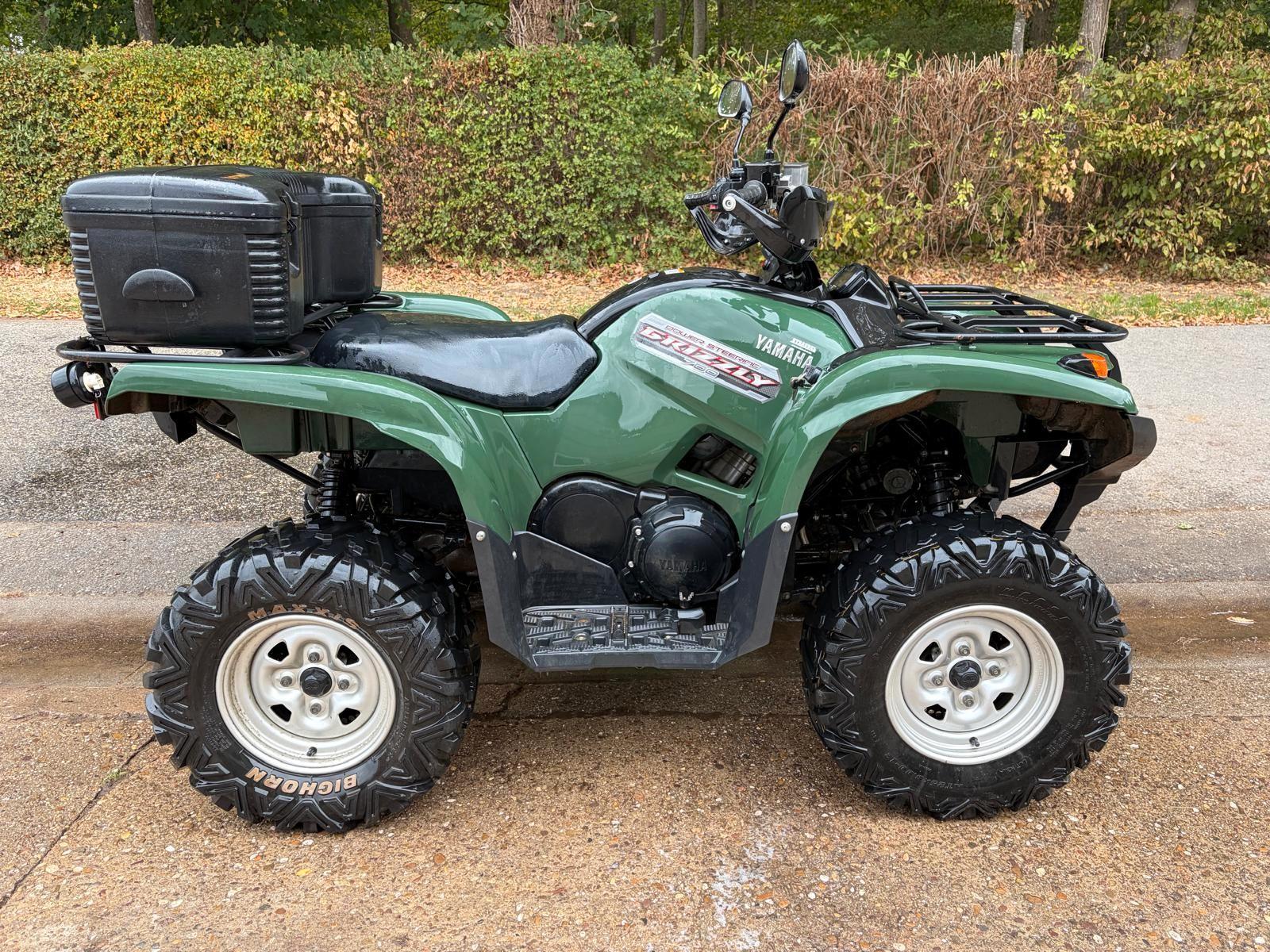 Yamaha Grizzly 2012 — вигляд ззаду