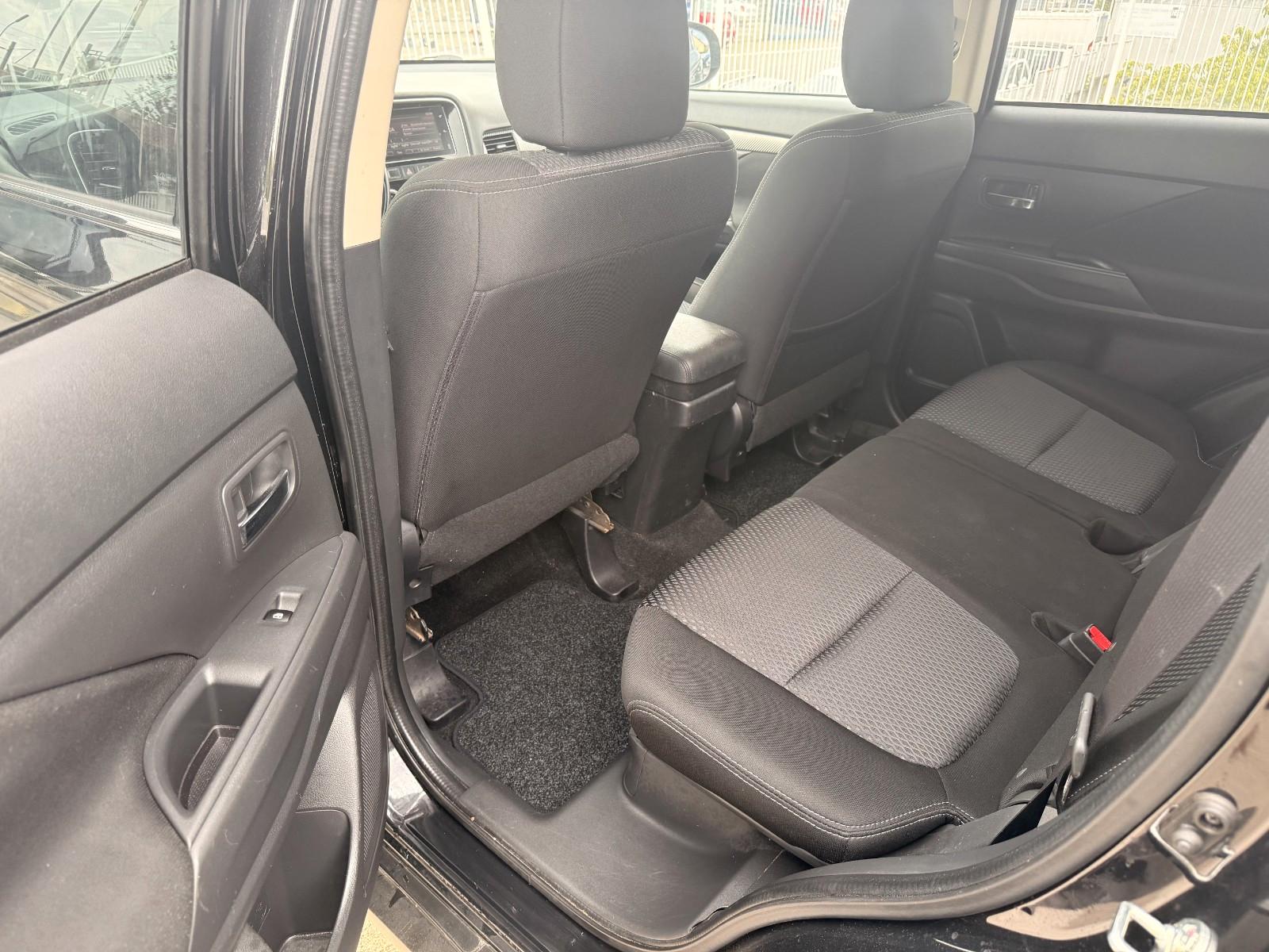 Mitsubishi Outlander Edition 100+ 4WD / Automatik/KAM/LHZ