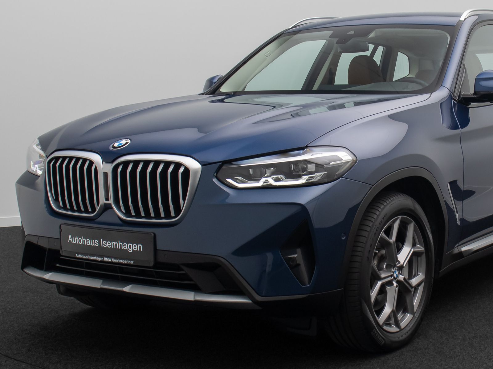 Fahrzeugabbildung BMW X3 xD30i AHK Kamera DAB Komfort Memory Leder 19"