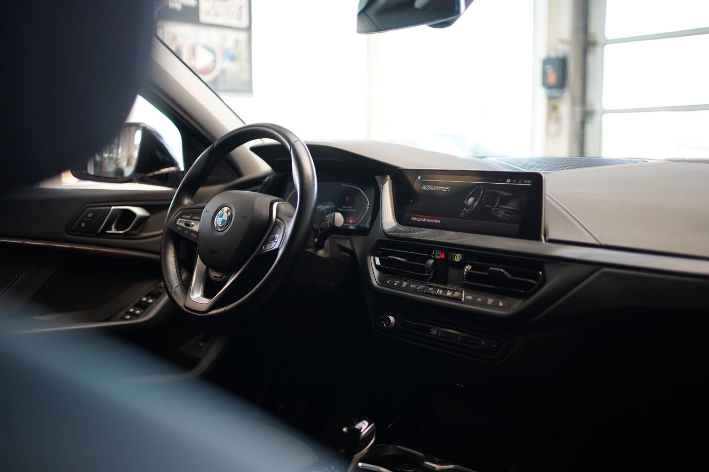 Fahrzeugabbildung BMW 120i Sport Line +PDC+Lenkradheiz.+LED+Sportsitze