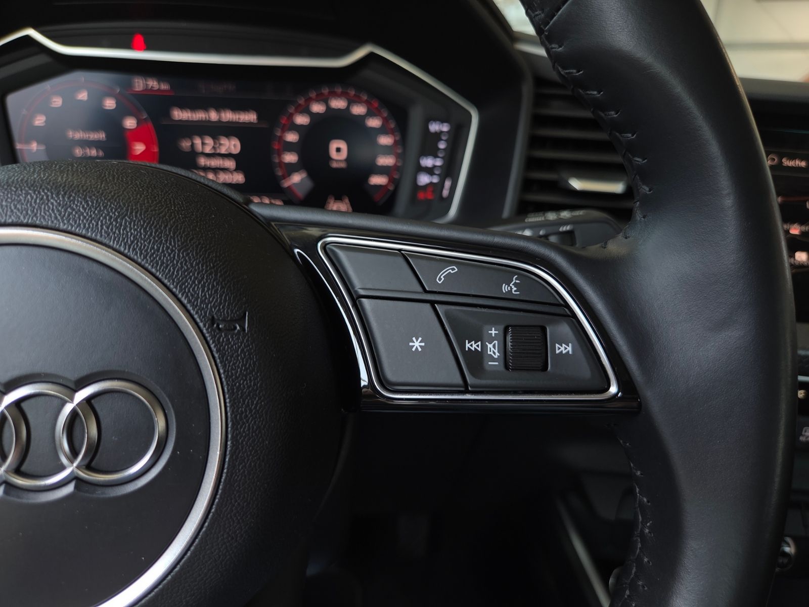 Fahrzeugabbildung Audi A1 citycarver 30 TFSI LED GRA NAV PDC SHZ ALU