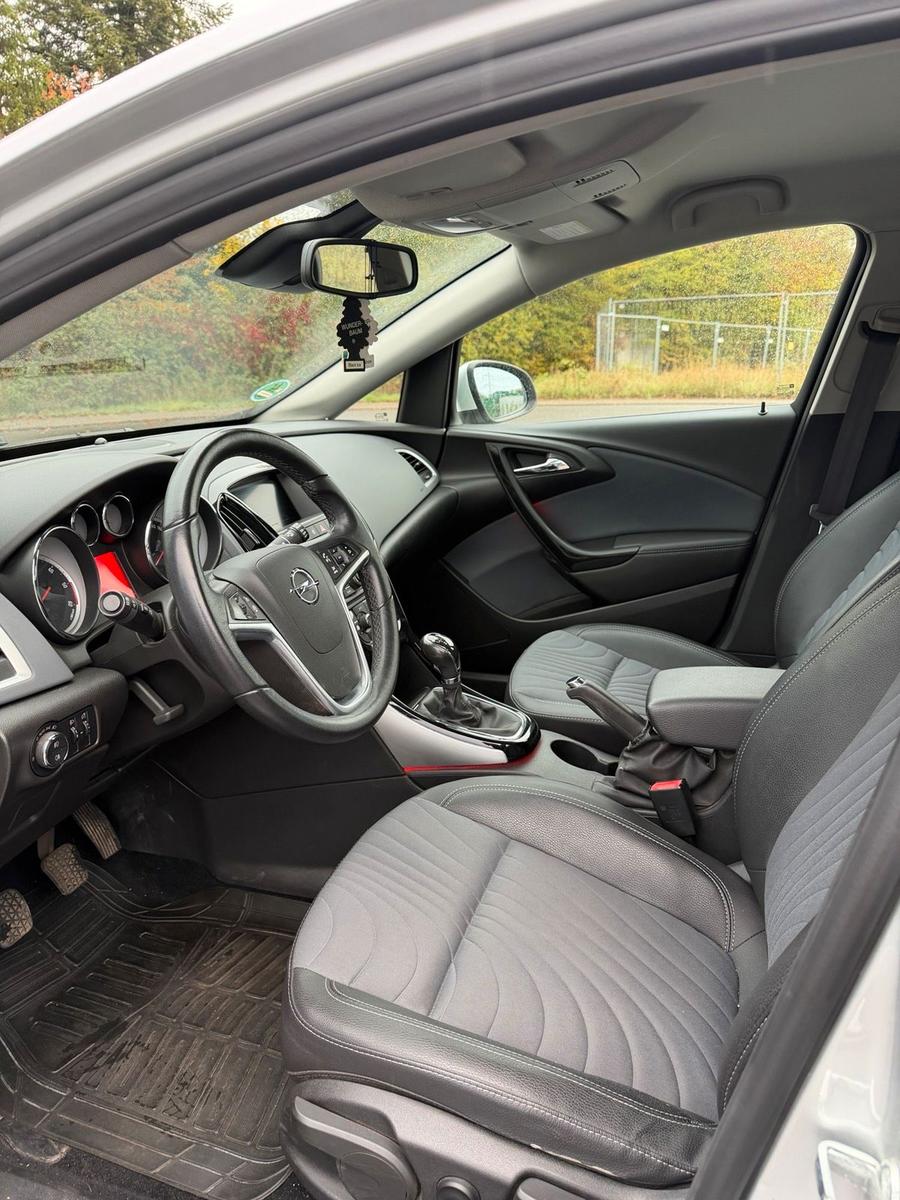 Opel Astra 2015 — фото 9