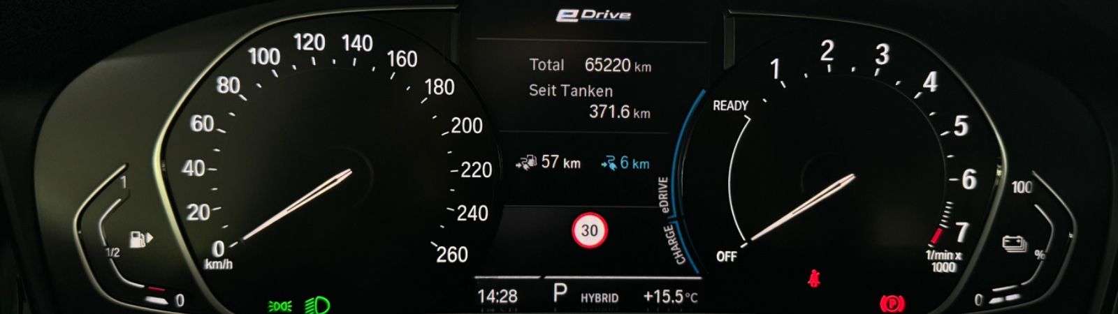 Fahrzeugabbildung BMW 330e Advantage DAB CockPit+ PDC Geschwindigkeit