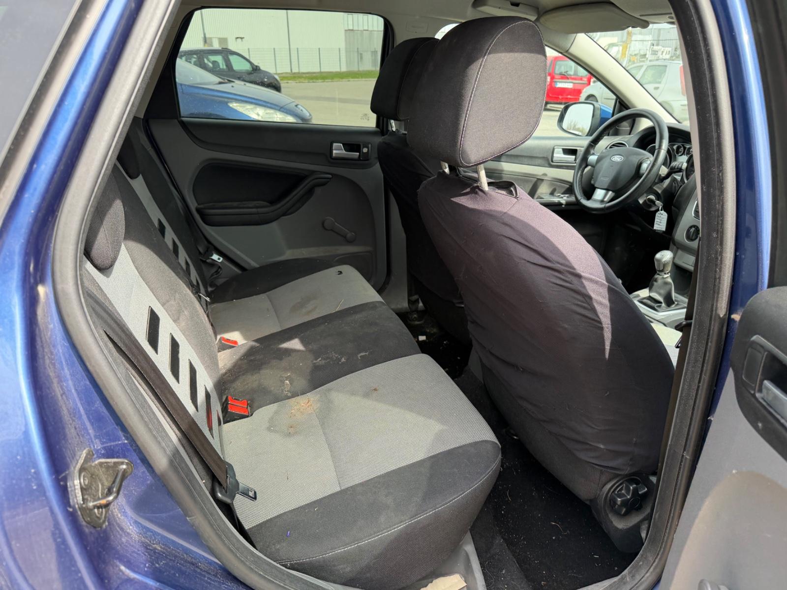 Ford Focus 2009 — photo 15