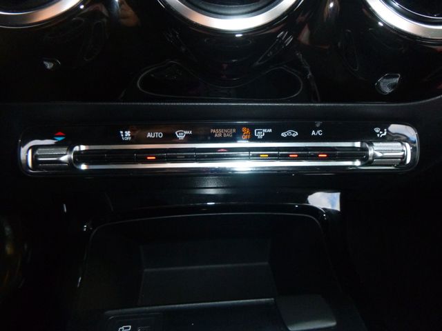 Fahrzeugabbildung Mercedes-Benz A 180 >AUT/NAV/PDC/Sitzheizung<