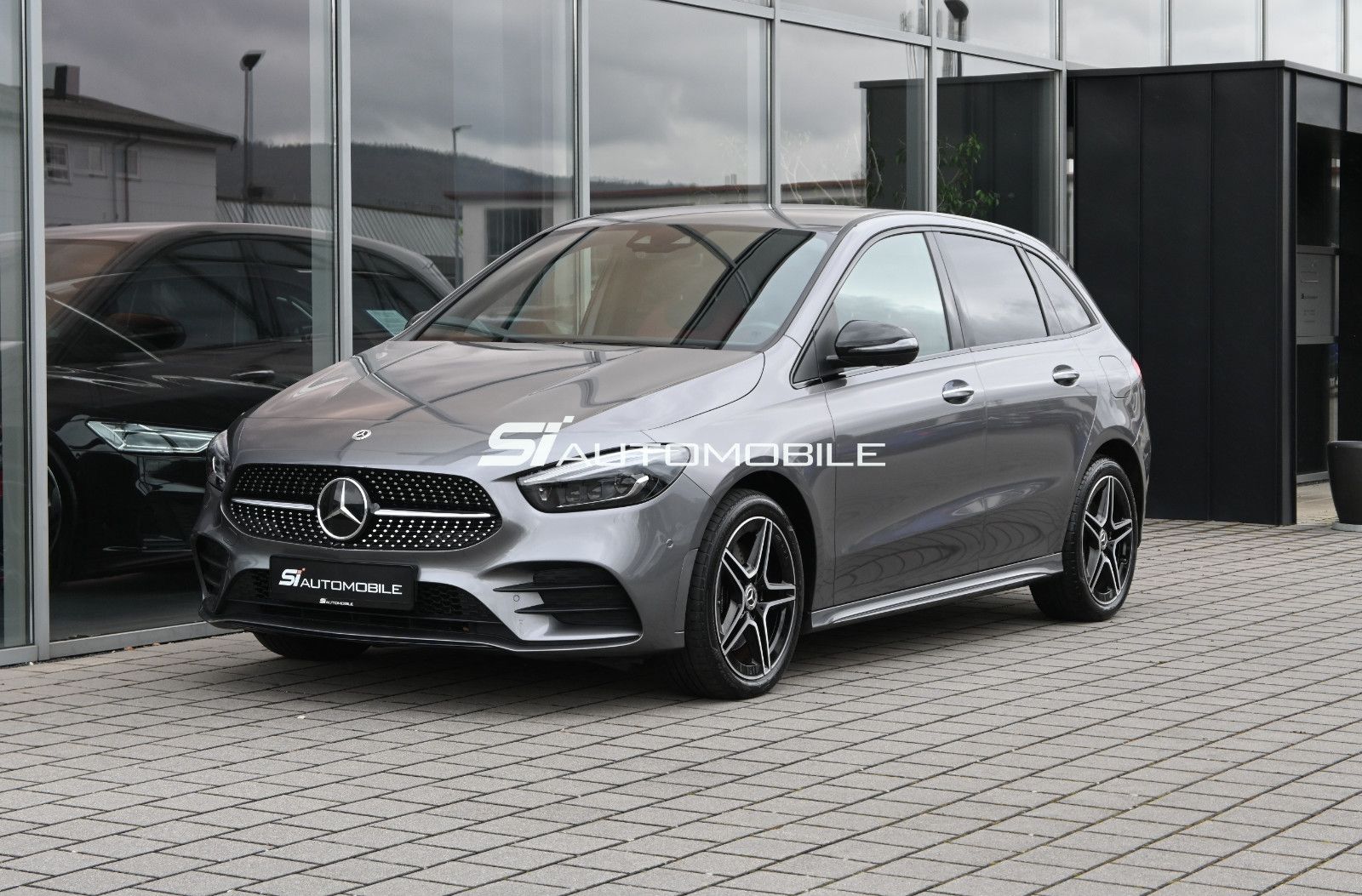 Fahrzeugabbildung Mercedes-Benz B 250 e Hybrid AMG LINE Night °ACC°AHK°360°MEMO°