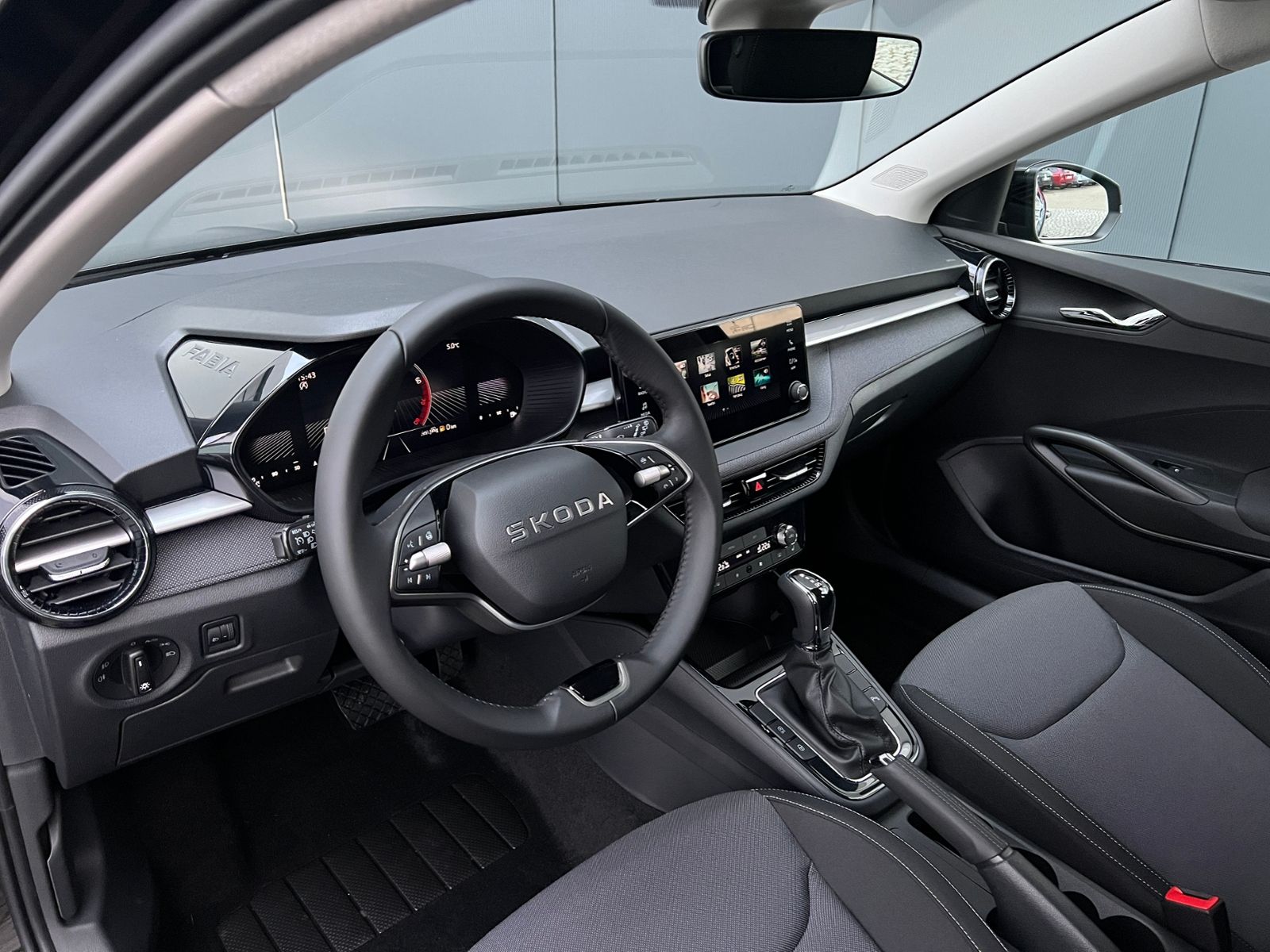 Fahrzeugabbildung SKODA Fabia Selection Edition 130 1.0 TSI DSG *Garanti