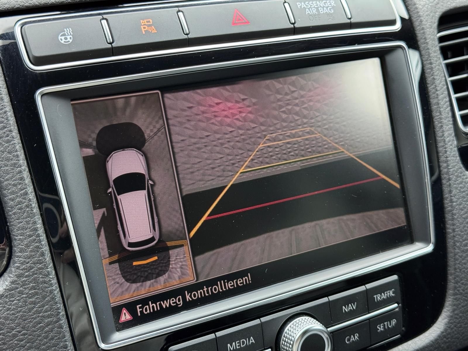 Fahrzeugabbildung Volkswagen 3.0 TDI R-LINE/4MOTION/STANDHZ/LUFT/KEY/AHK/360°