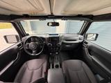 Jeep Wrangler Unlimited 10th 3.6 V6 Automatik - Jeep Wrangler mit Benzin-Antrieb: Geländewagen