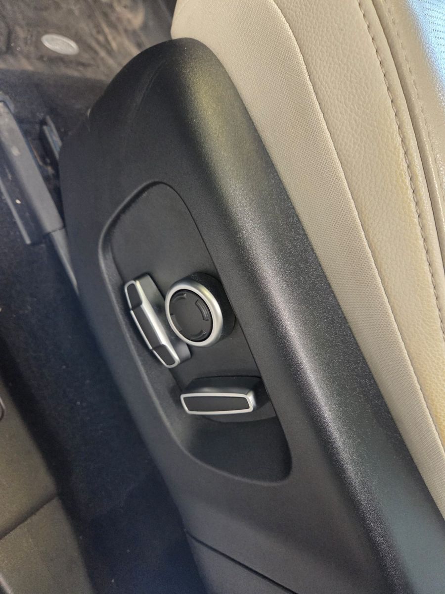 Fahrzeugabbildung Land Rover Discovery Sport Hybrid R-Dynamic S AWD