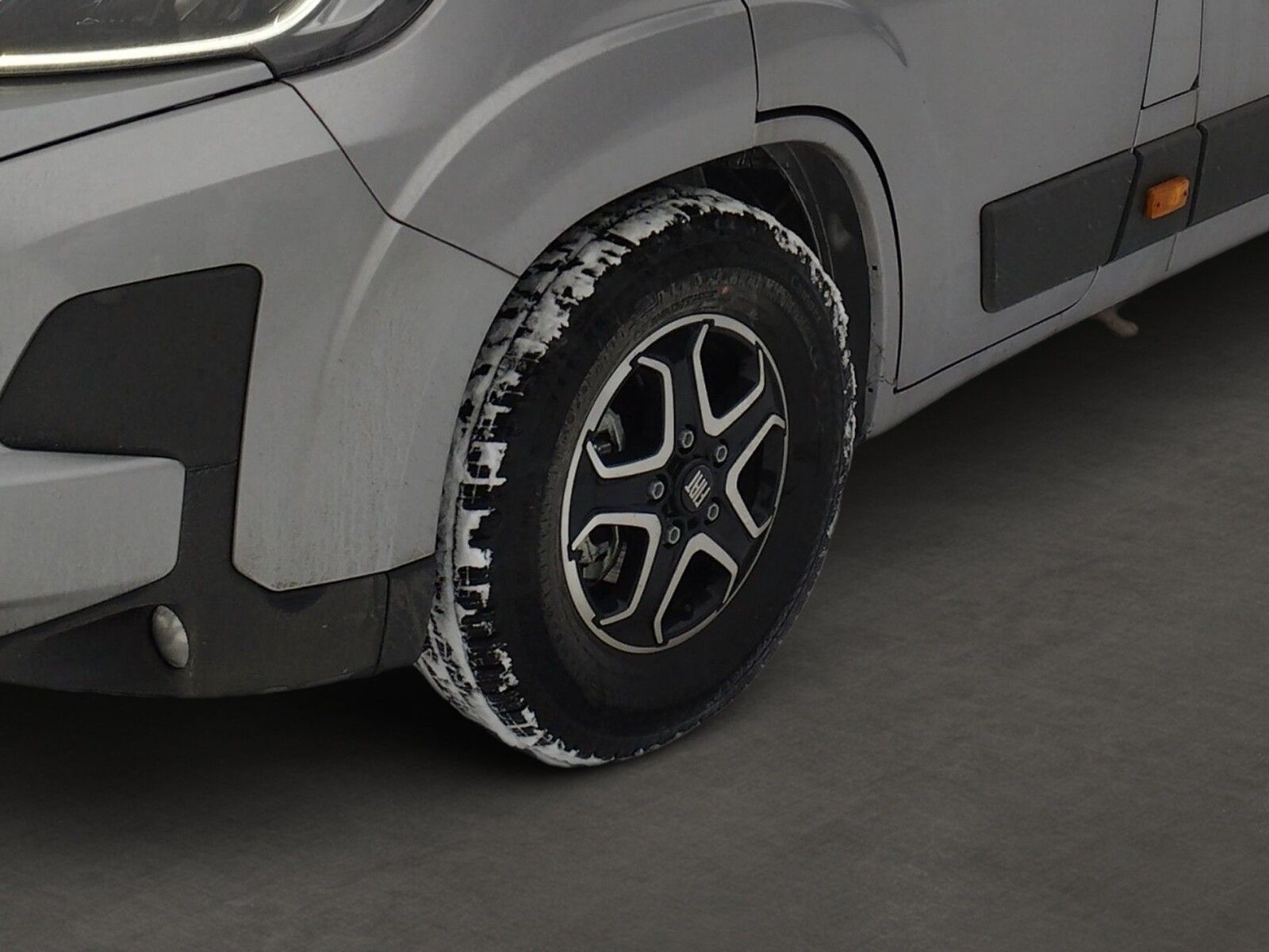 Fahrzeugabbildung Eura Mobil Van V 635 EB Captain-Chair- Sitze, Skyroof, RFK