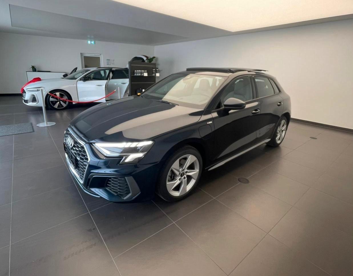 Audi A3 SPORTBACK 40 TFSI E S-LINE*HUD*PANO*LED*B&O*